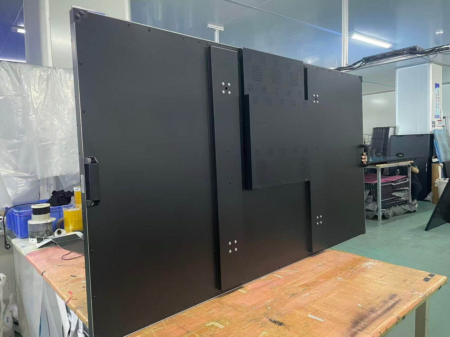 85 Zoll LCD Videowall – Professionelle 4K Digital Signage Lösung